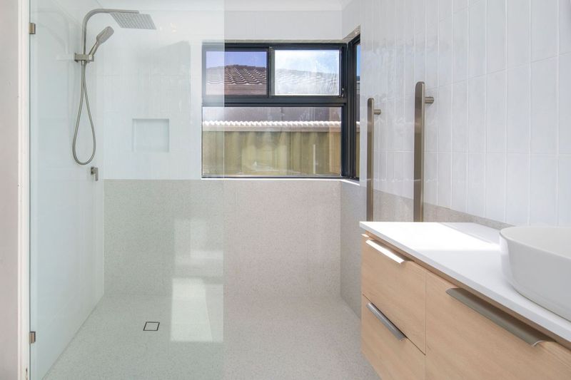 Evolution White Gloss 75x300