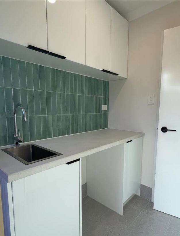 Urbanline Mint Gloss 60x240